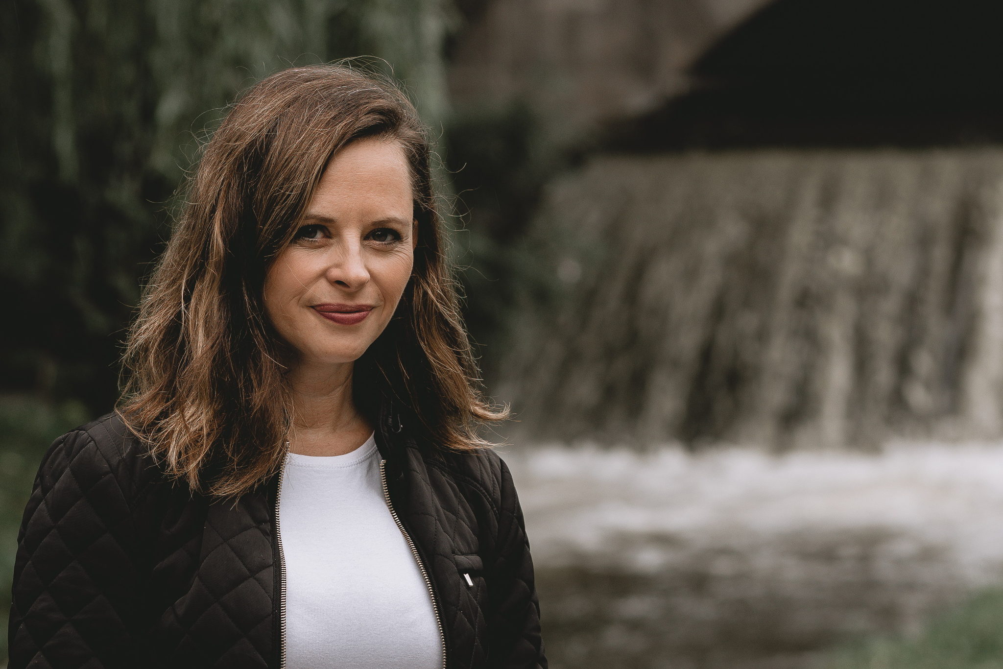 Portrait vor dem Wasserfall