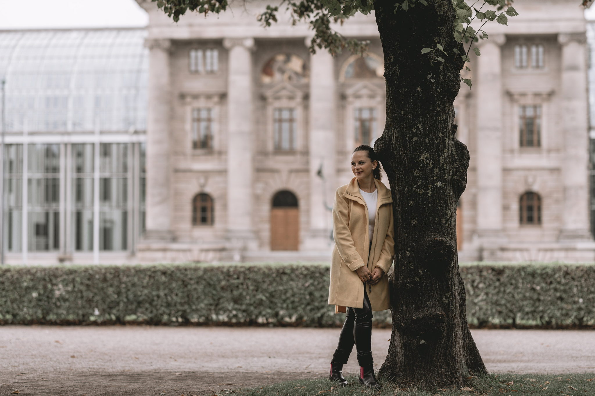 Portrait vor dem Glashaus im Nymphenburger Park